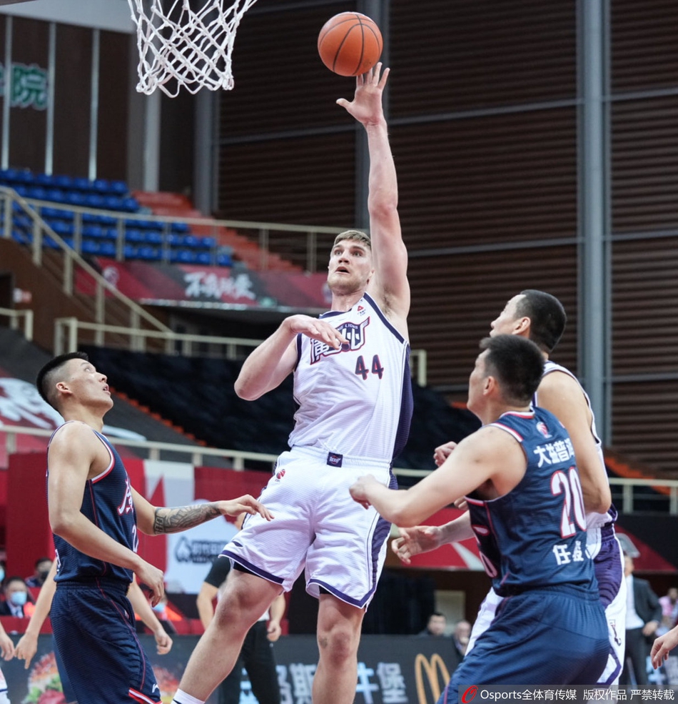 CBA常规赛转会期走向成谜，皇家社会单刀错失，目标明确，更衣室氛围转暖的简单介绍